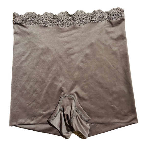 Spanx Shapewear Mid Length Power Shorts - Picture 1 of 3